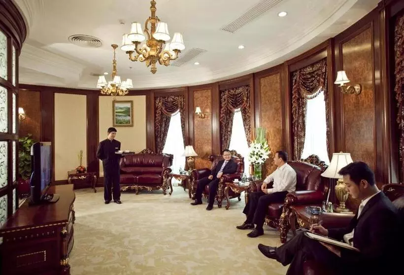 Отель Jiangmen Gladden