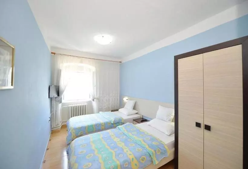 هتل Pana Eustahije 253