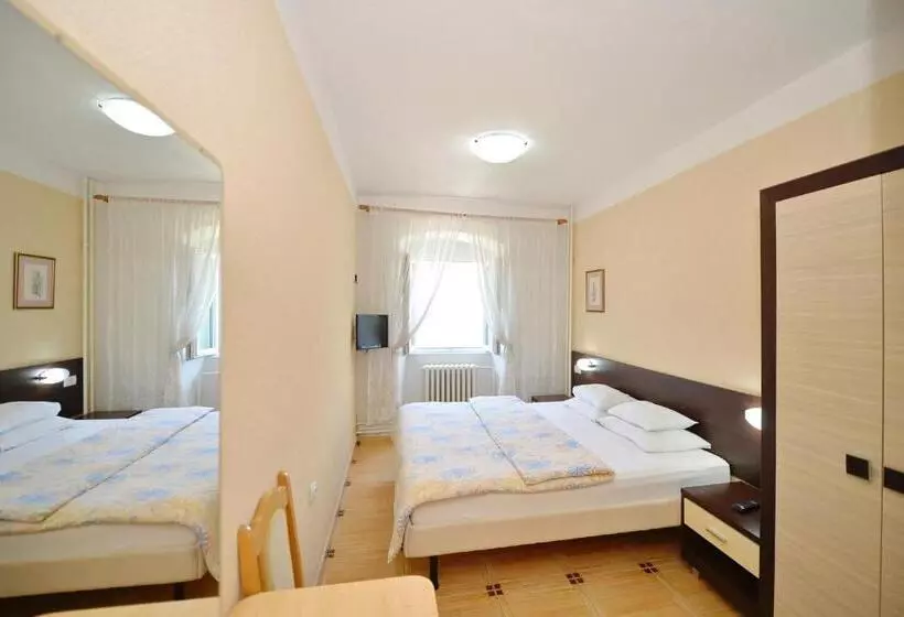 هتل Pana Eustahije 253