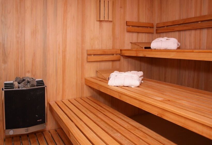 Отель San Isidro Plaza