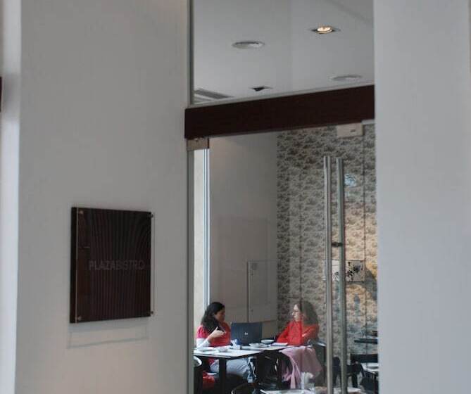 Отель San Isidro Plaza