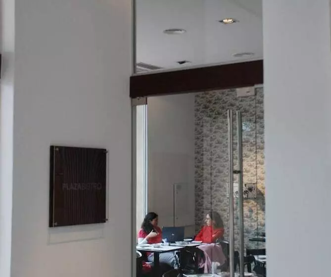 Отель San Isidro Plaza