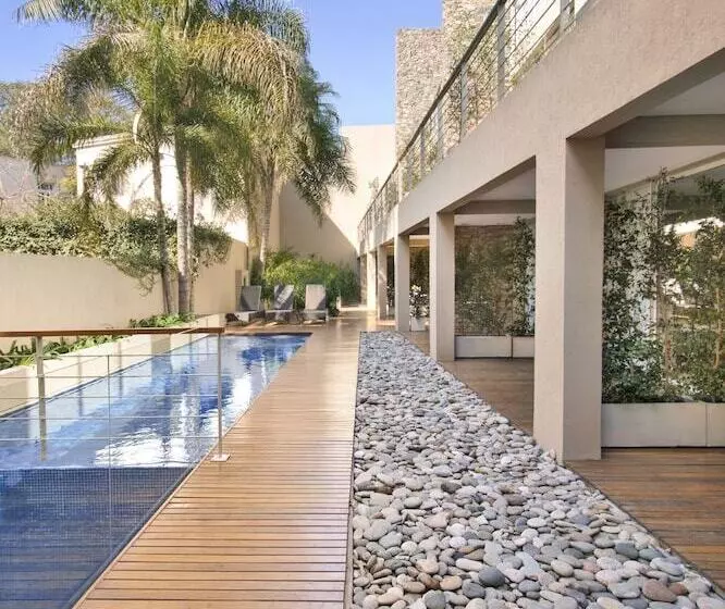 Отель San Isidro Plaza