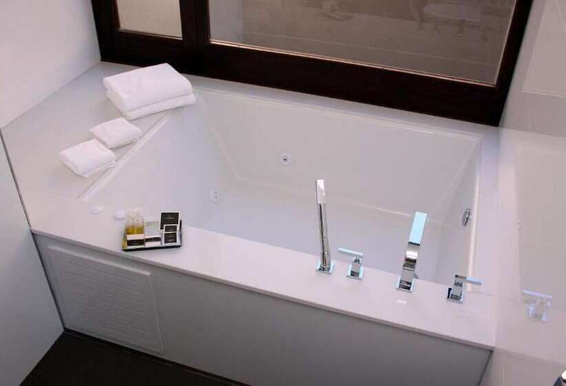 Отель San Isidro Plaza