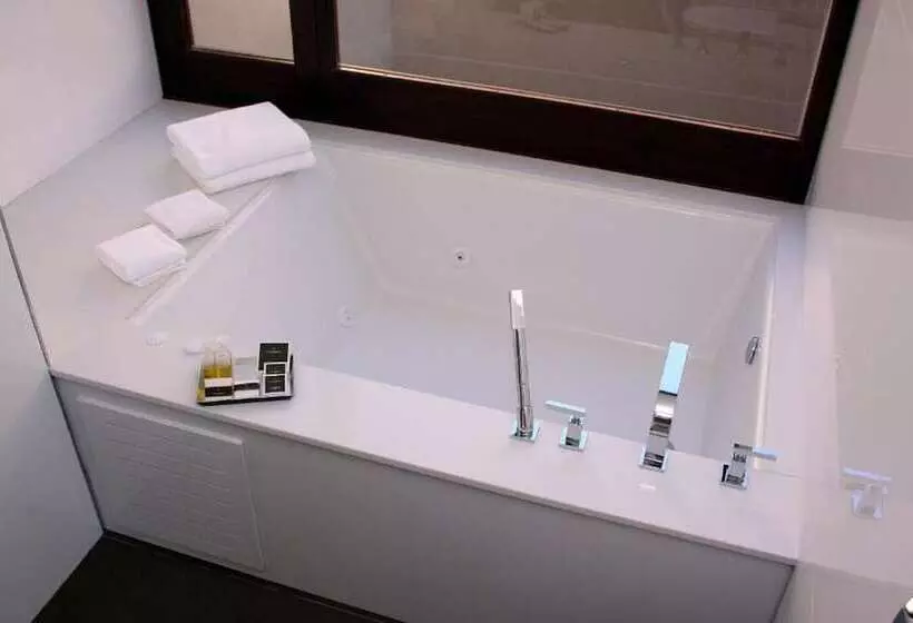 Отель San Isidro Plaza