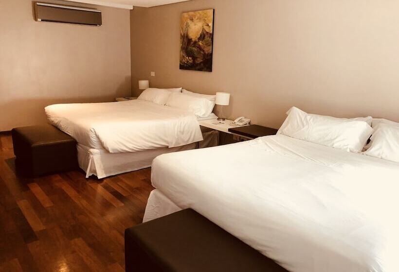 Отель San Isidro Plaza