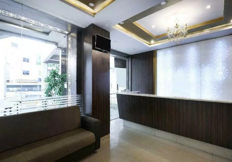 בית מלון כפרי Sandarshini Inn