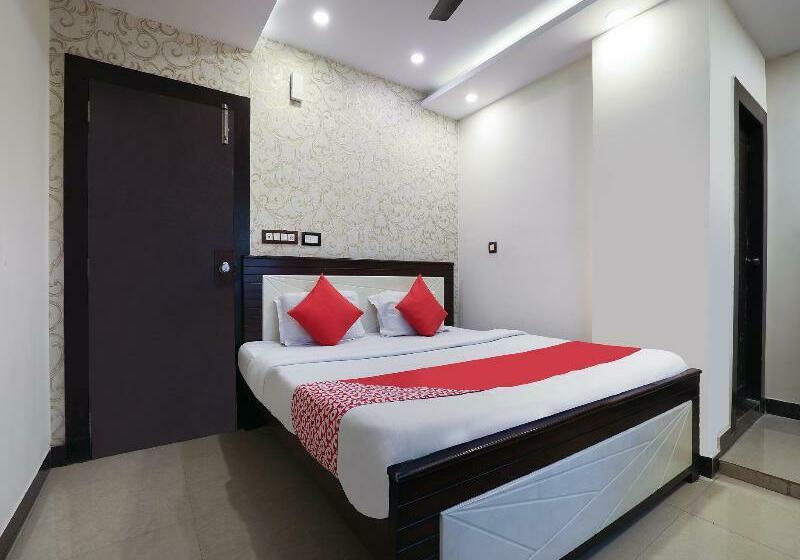 هتل Sandarshini Inn