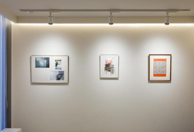 בית מלון כפרי The Screen