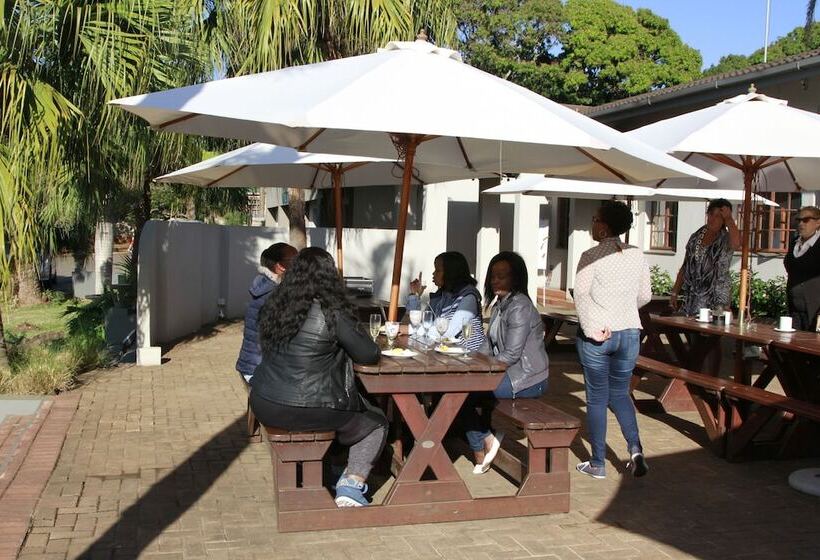 酒店 Tradewinds Country Inn