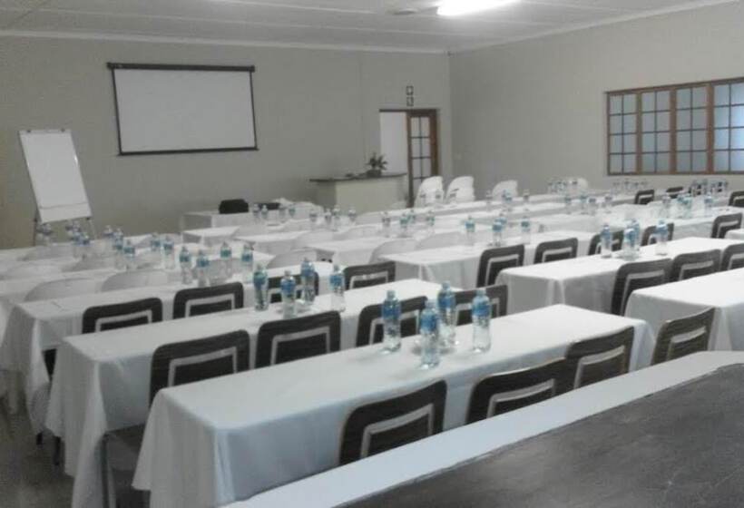 ホテル Tradewinds Country Inn