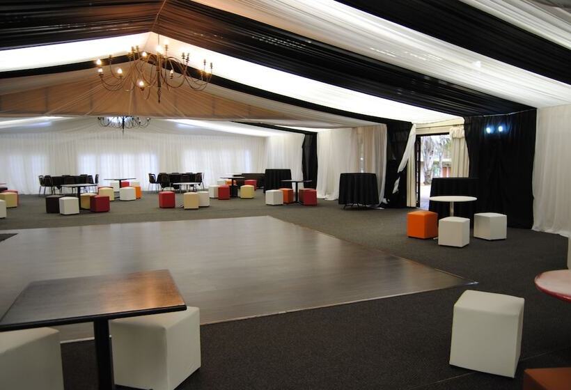 酒店 Tradewinds Country Inn