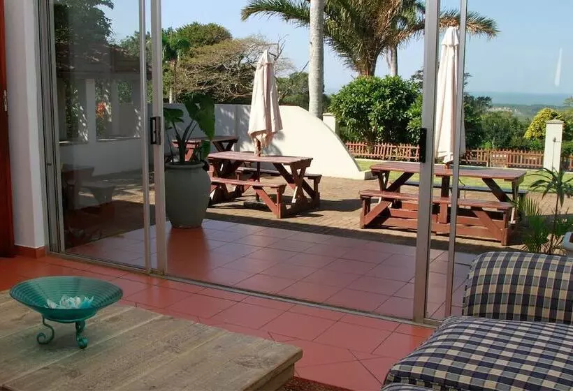 Hotelli Tradewinds Country Inn