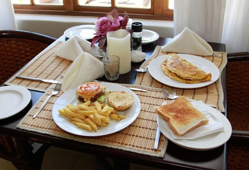 酒店 Tradewinds Country Inn