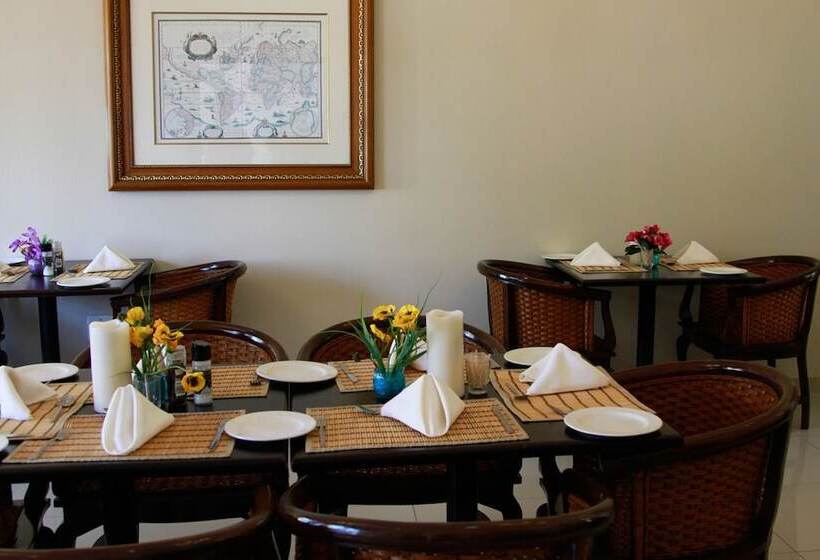 فندق Tradewinds Country Inn