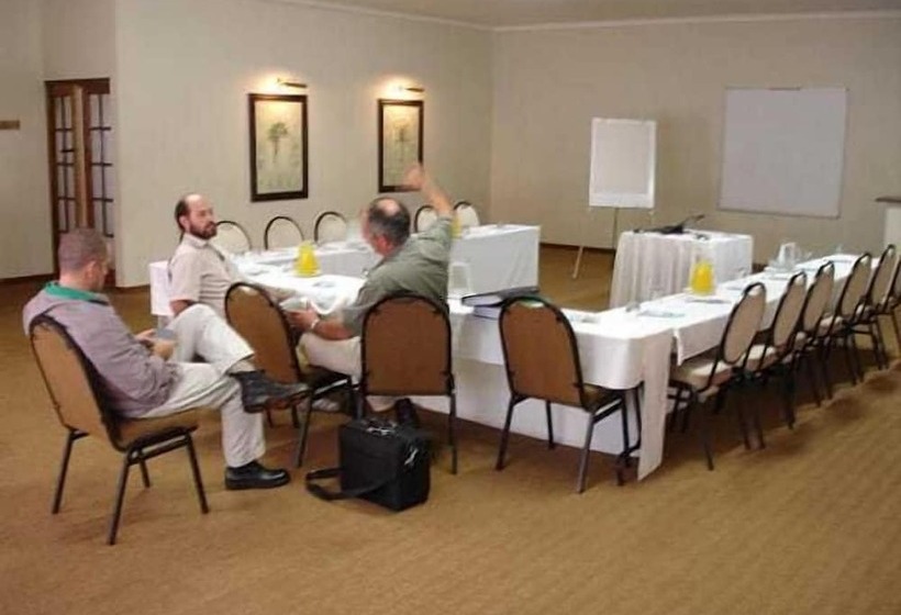 酒店 Tradewinds Country Inn