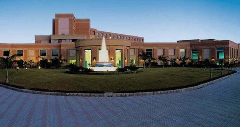 استراحتگاه Nirvana Hotel Banquet Club