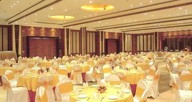 استراحتگاه Nirvana Hotel Banquet Club