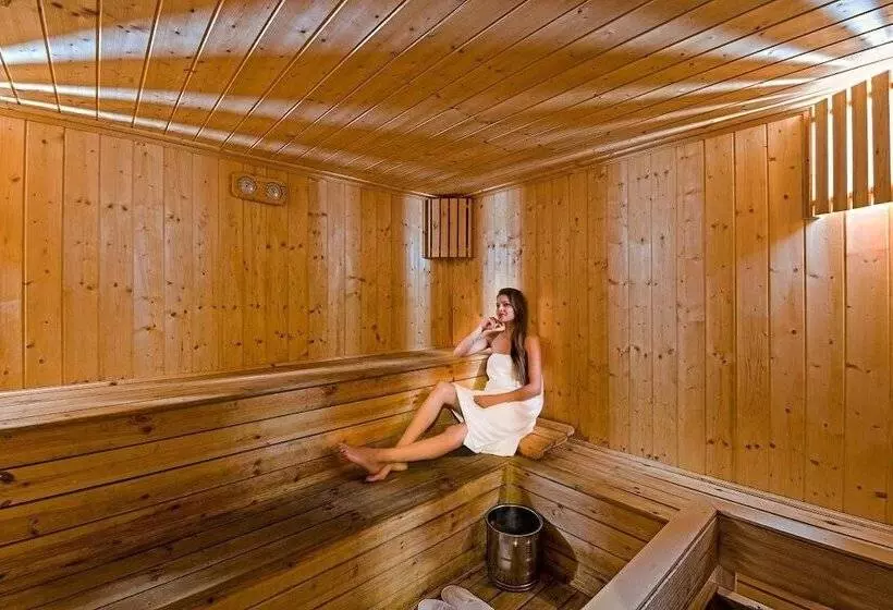 استراحتگاه Nirvana Hotel Banquet Club