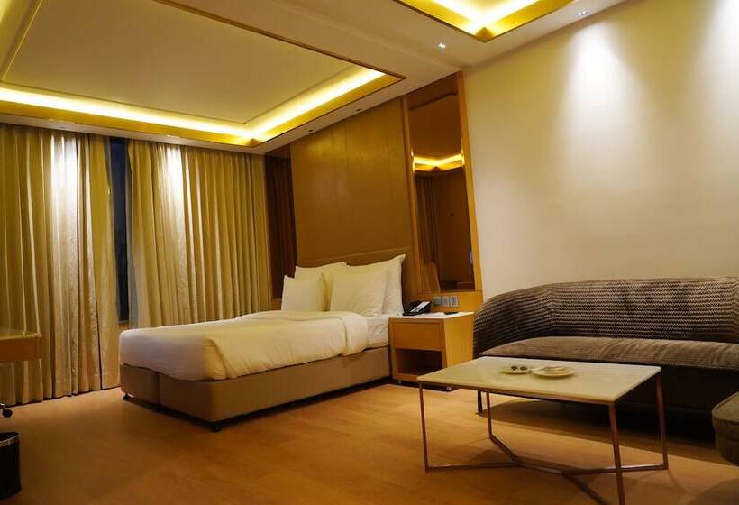 استراحتگاه Nirvana Hotel Banquet Club