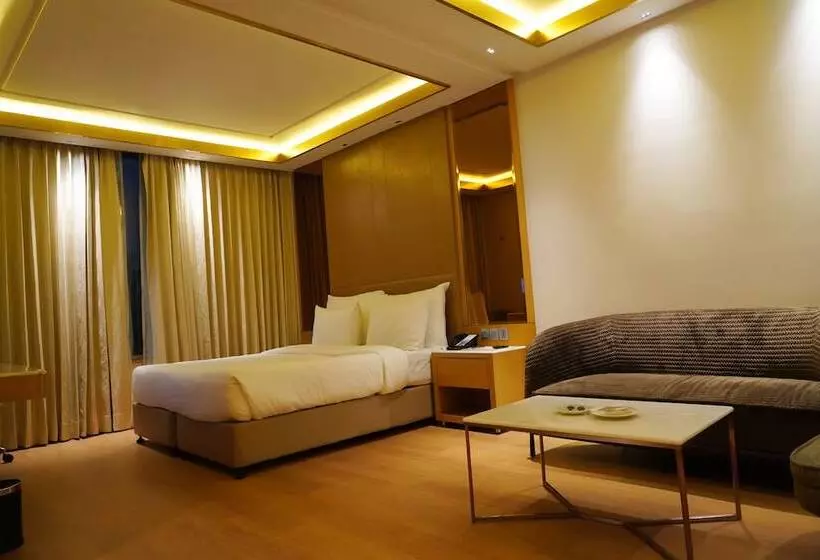 استراحتگاه Nirvana Hotel Banquet Club