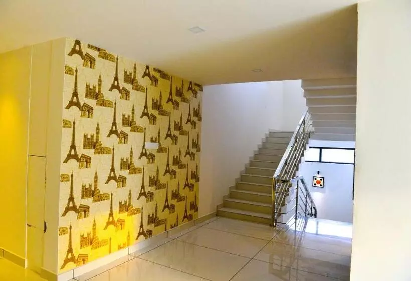 Hotelli Aura Residency