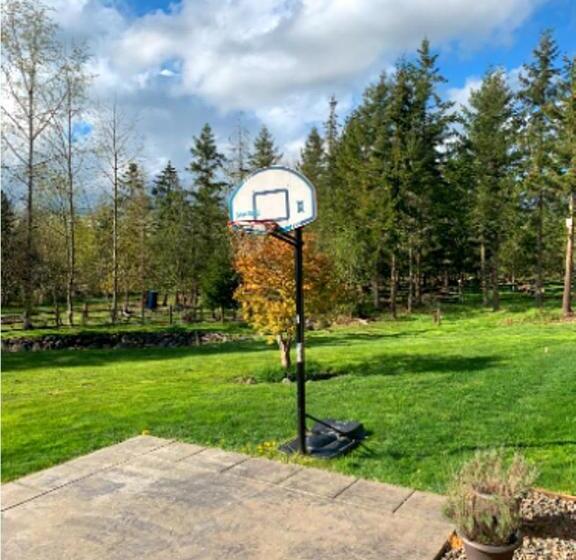 Отель Nisqually Highland Ranch! 35 Mi To Mt Rainier