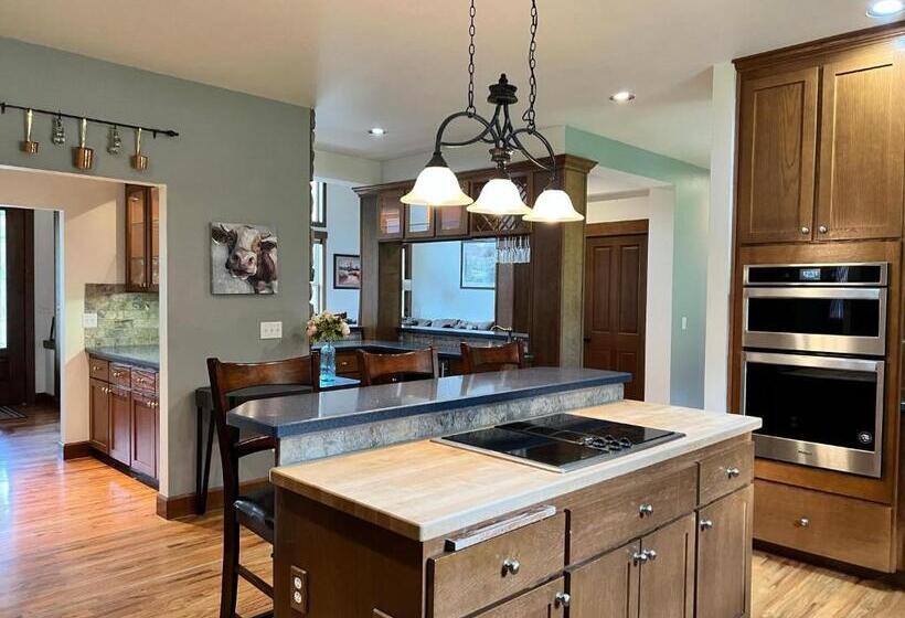 Отель Nisqually Highland Ranch! 35 Mi To Mt Rainier