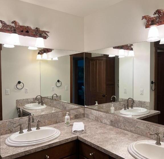 Отель Nisqually Highland Ranch! 35 Mi To Mt Rainier