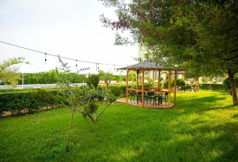 هتل Paradise Laguna Vain