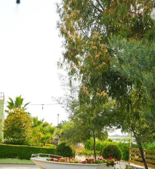 هتل Paradise Laguna Vain