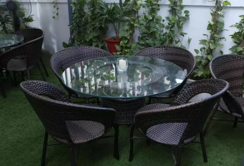 هتل The Elet Business