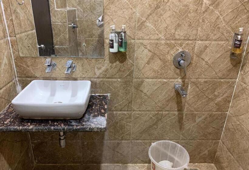 בית מלון כפרי Ashirwad Inn