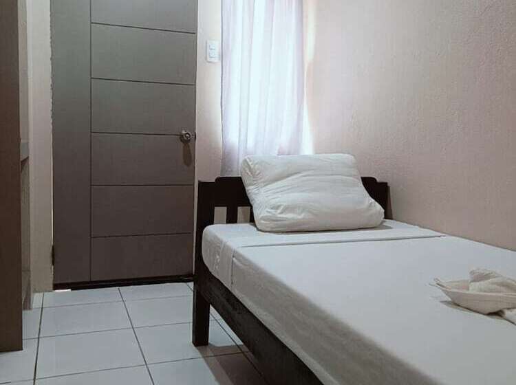 הוסטל Claytown Pension House