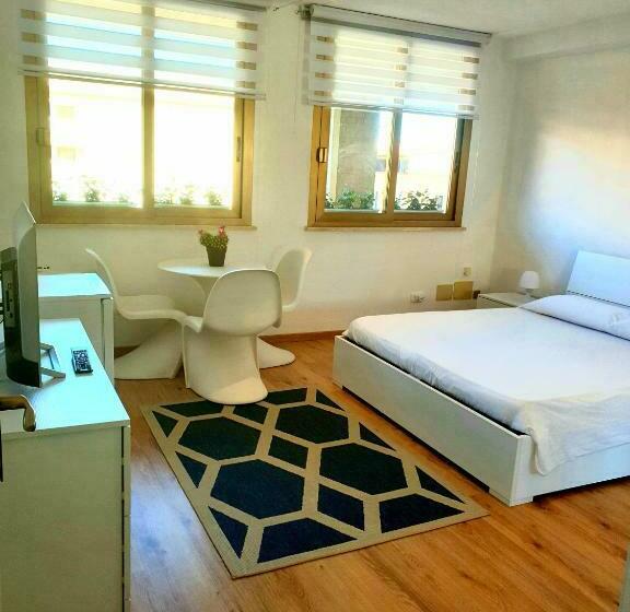 פנסיון Central City Rooms Garage Incluso