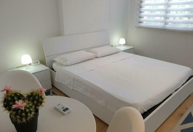 פנסיון Central City Rooms Garage Incluso