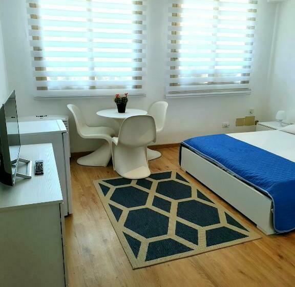 פנסיון Central City Rooms Garage Incluso