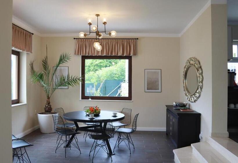 פנסיון Villa Unique