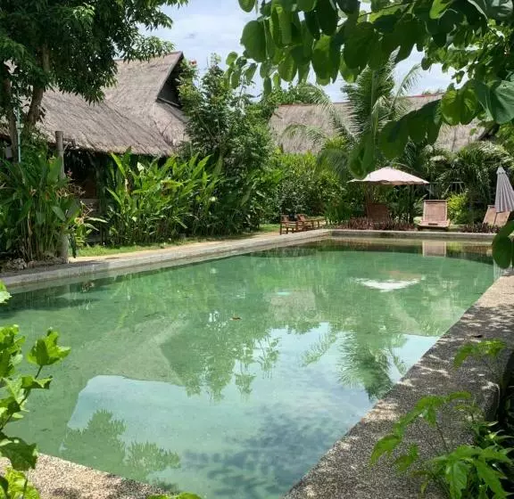 Hotelli Three Little Birds Resort