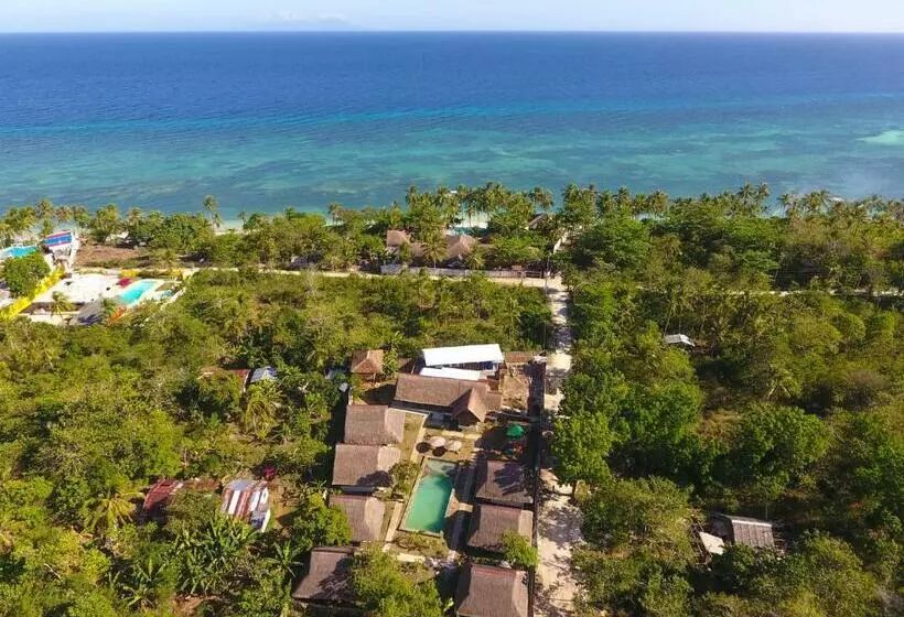 Hotelli Three Little Birds Resort