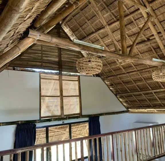 Hotelli Three Little Birds Resort