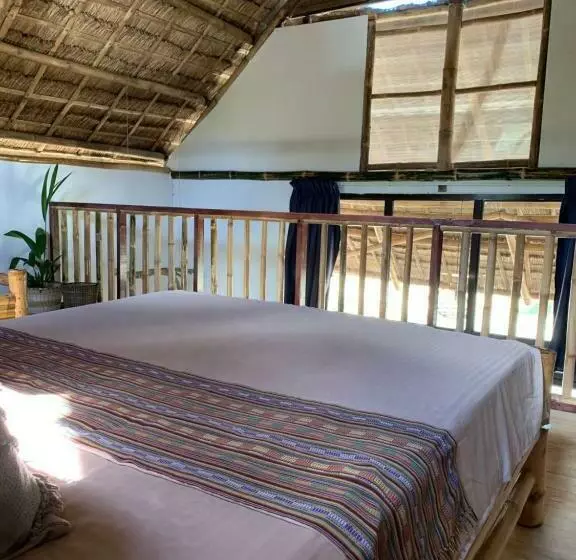 Hotelli Three Little Birds Resort