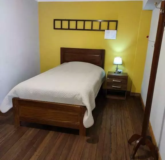 پانسیون Los Faroles Hostal