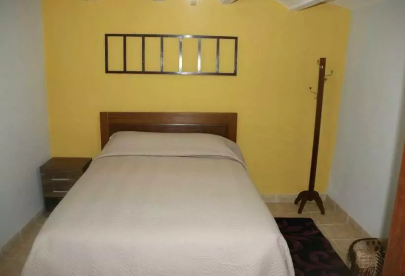 پانسیون Los Faroles Hostal