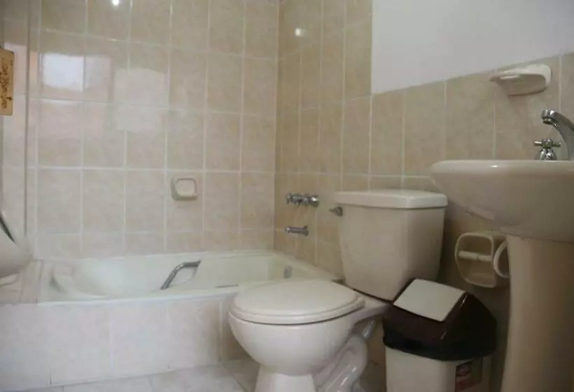 پانسیون Los Faroles Hostal