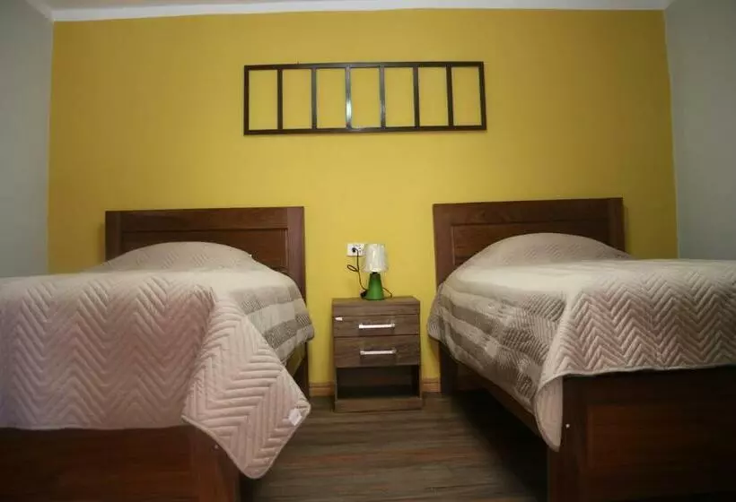 پانسیون Los Faroles Hostal