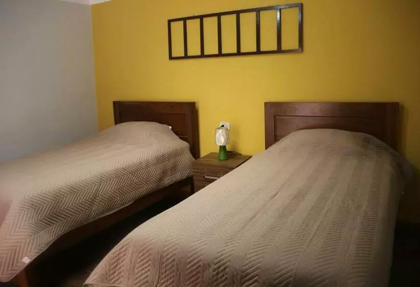 پانسیون Los Faroles Hostal