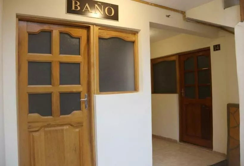 پانسیون Los Faroles Hostal