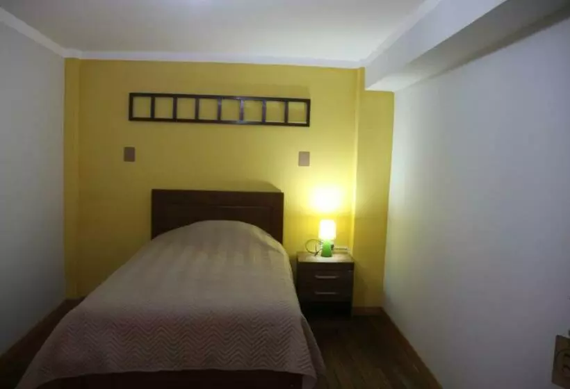 پانسیون Los Faroles Hostal