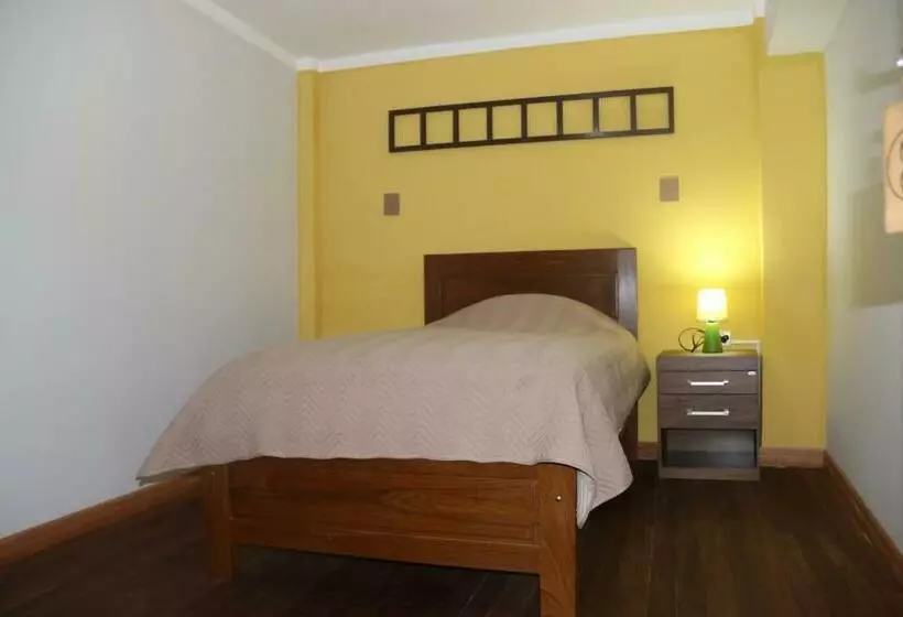 پانسیون Los Faroles Hostal